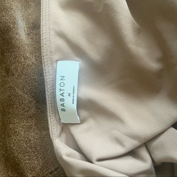 Aritzia Babaton Contour V neck Bodysuit in tan/clay - Picture 4 of 4